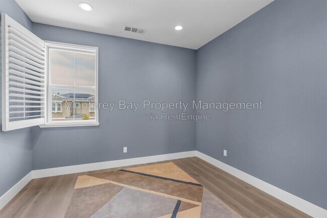 Building Photo - 240 Bungalow Dr
