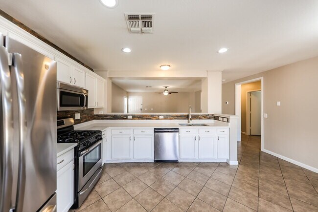 Building Photo - 12552 W Charter Oak Rd