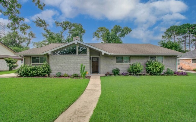 Building Photo - 9818 Emnora Ln