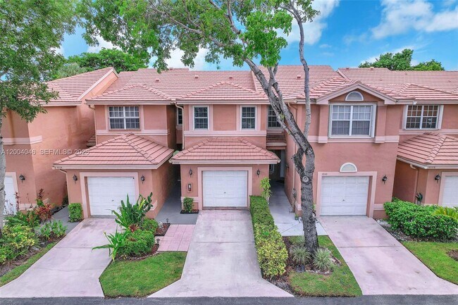 Building Photo - 10112 Royal Palm Blvd