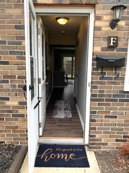 Building Photo - 2370 Woodbrook Cir S