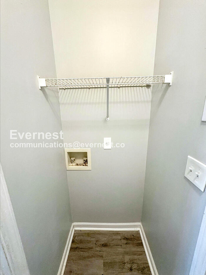 Building Photo - 8616 Thomas Ln