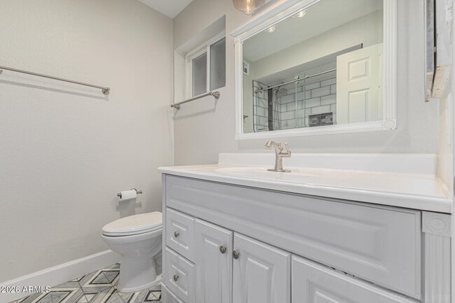 Building Photo - 3217 N Ellis St