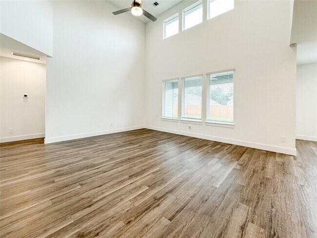 Building Photo - 15216 Tattle Crk Ln