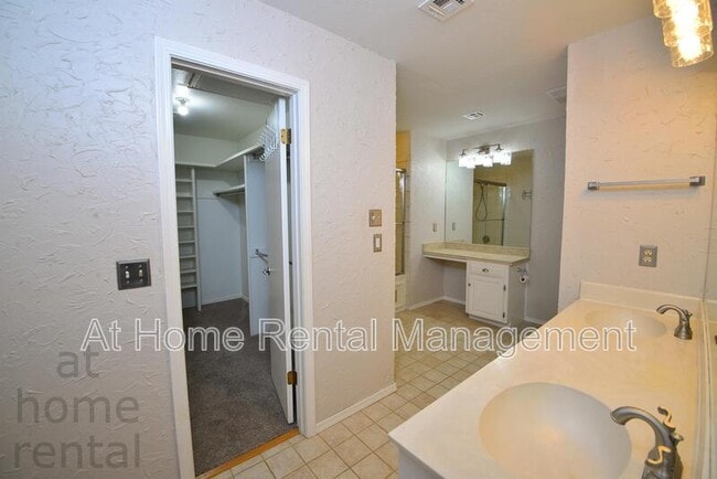 Building Photo - 8316 S Pittsburg Ave