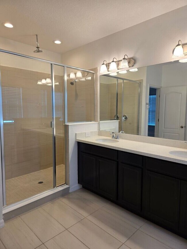 Building Photo - Stunning Three-Story Townhome, Located in the Heart of Altamonte Springs!