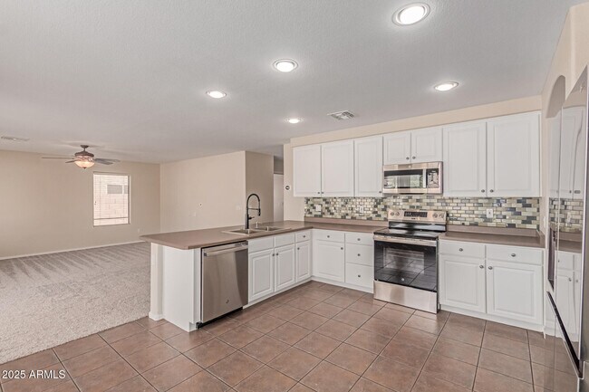 Building Photo - 2302 E Torrey Pines Pl