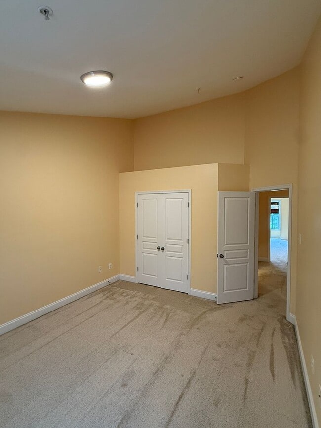 Building Photo - ACT FAST! 4 Bedroom Townhome in Desirable Gateway Overlook Community!