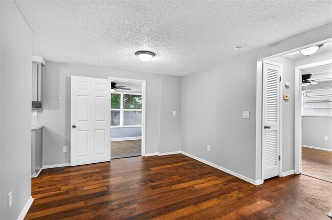 Building Photo - 8905 Tropical Palm Way