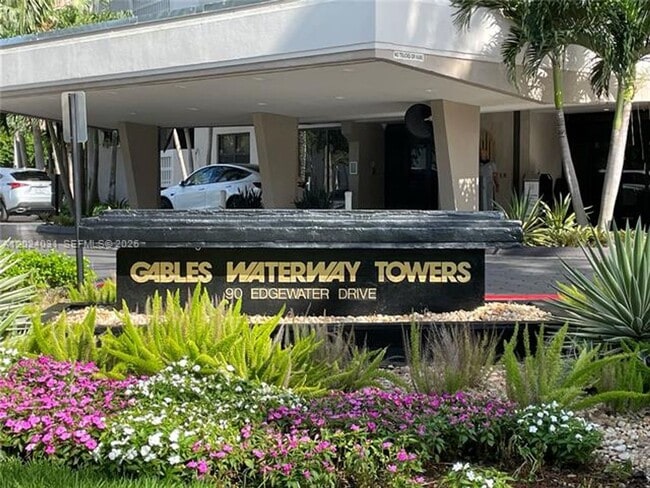 Building Photo - 90 Edgewater Dr