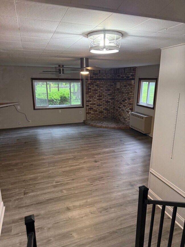 Building Photo - Awesome Property for an Awesome Price
