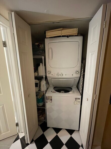 Building Photo - 1227 Massachusetts Ave SE