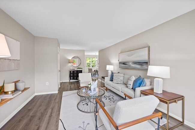 Building Photo - Luxurious 2 Bed 1 Bath Condo With Balcony ...