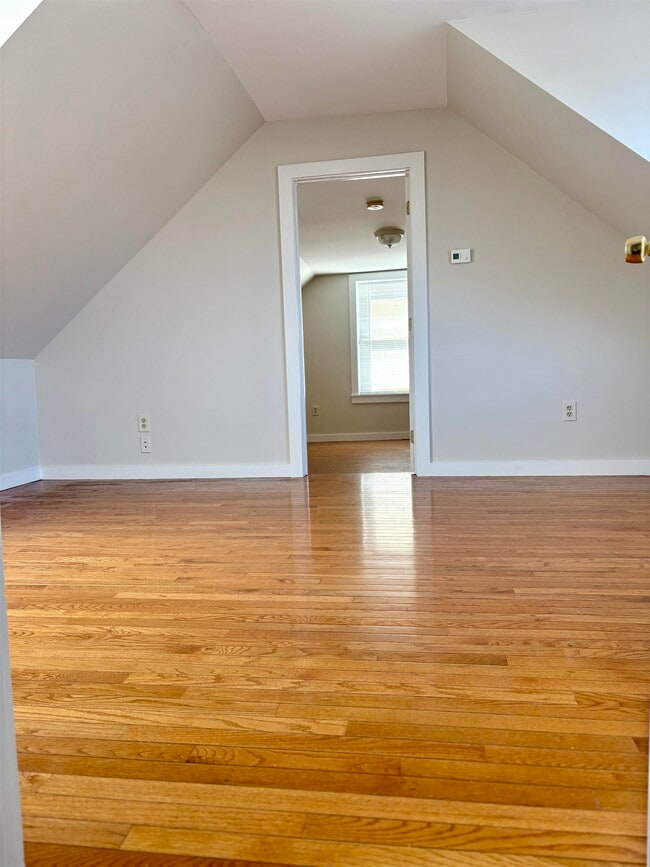 Building Photo - 12 N Main St