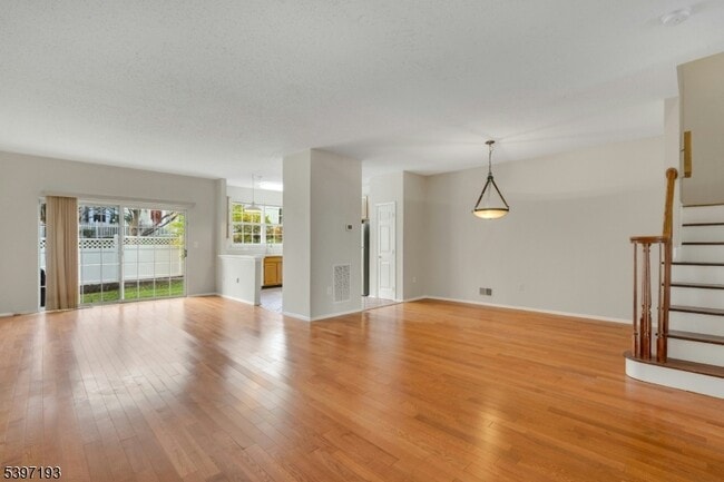 Building Photo - 17 Wildflower Ln