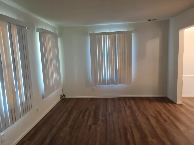 Livingroom - 638 Montana St