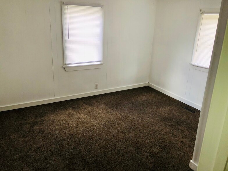 Building Photo - 112 S New St