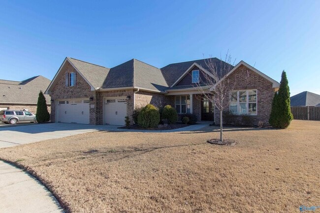 Building Photo - 2121 S Meadows Dr