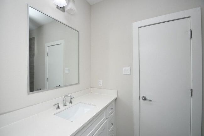 Building Photo - 5904 Gardendale Dr