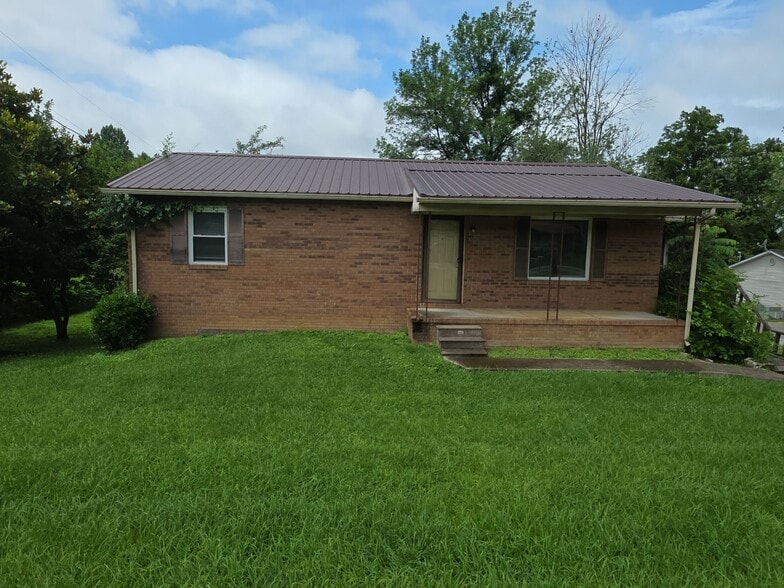 Primary Photo - 1800 Gainesboro Grade