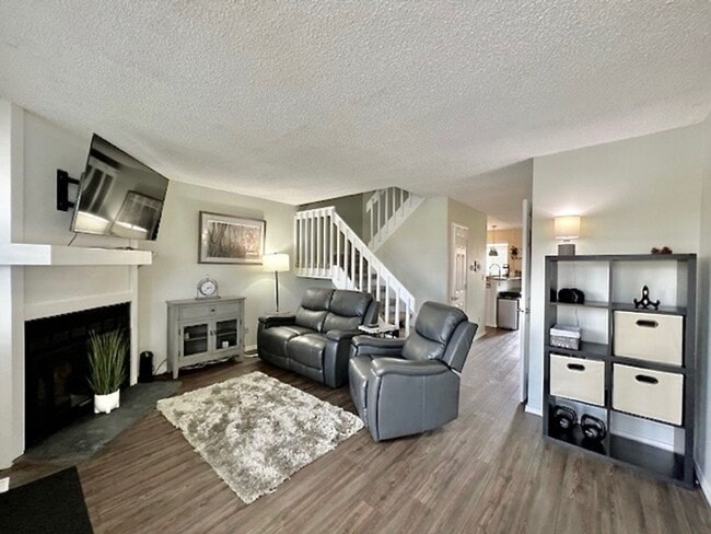 Building Photo - FURNISHED Two Bedroom Two Bath Condo on the North-West Side