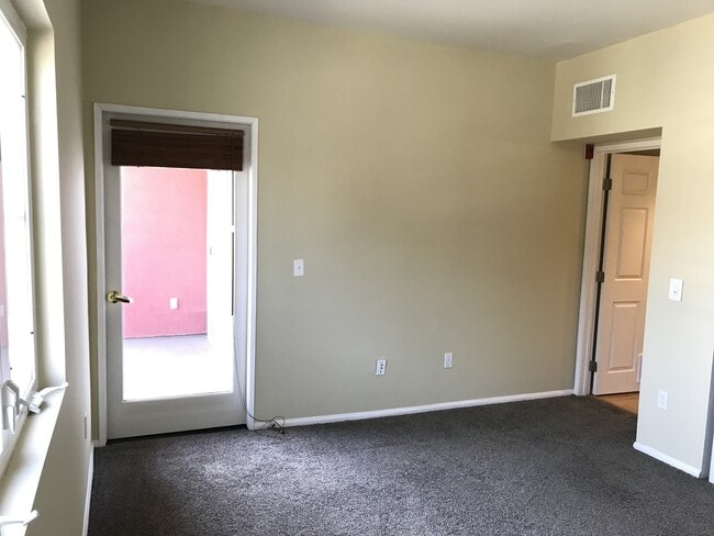 Building Photo - RENT SPECIAL - CONDO in Prime NOHO Art Dis...