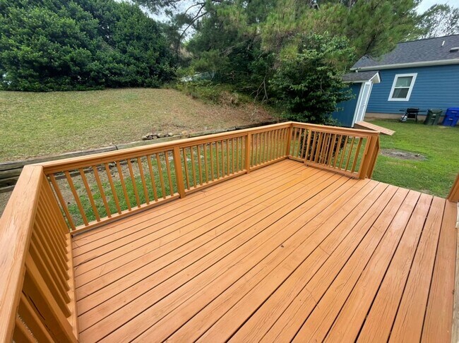 Building Photo - Adorable 3 Bedroom Home in Durham with Fir...