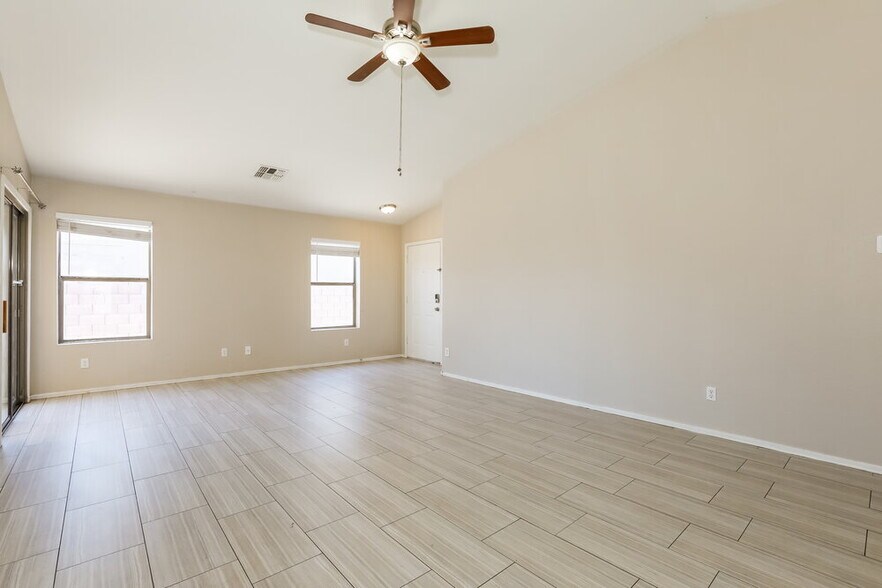 Building Photo - 2460 W Tanner Ranch Rd