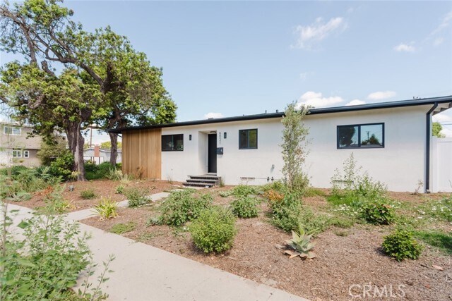 Building Photo - 6021 E Oakbrook St