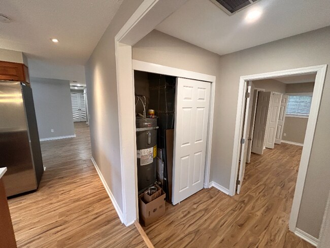 Building Photo - 6060 SW 170th Ave