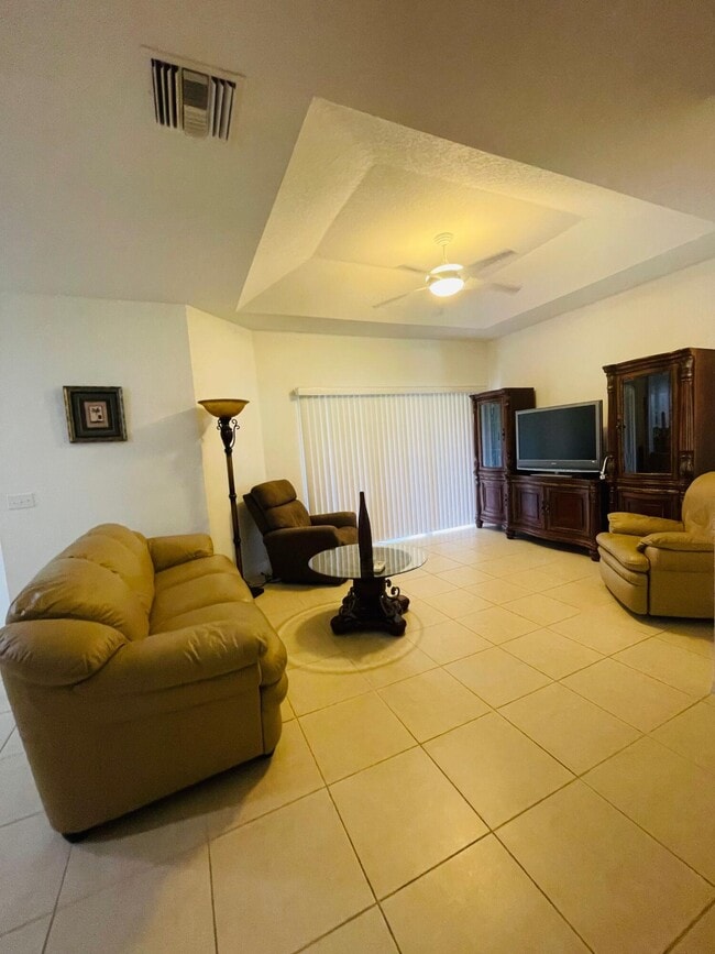 Building Photo - 1833 Pelican Dr
