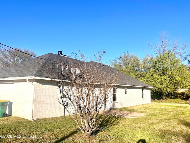 Building Photo - 405 Beaver Creek Dr