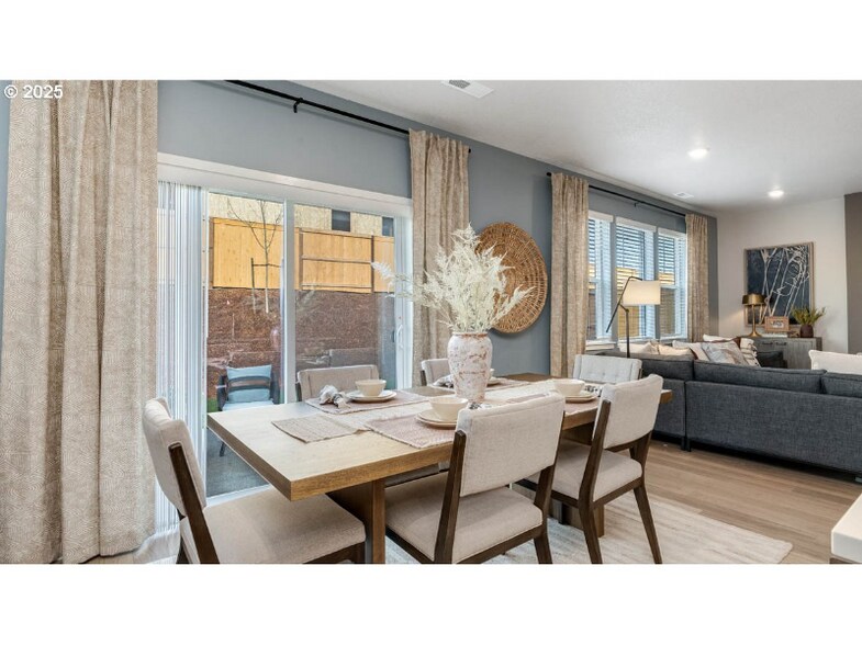 Building Photo - 9218 SE Azalea St