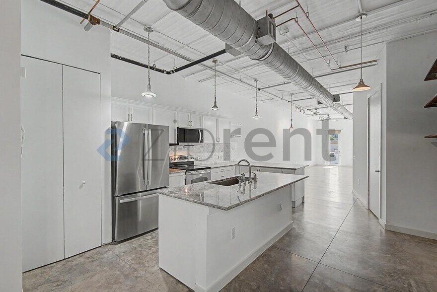 Building Photo - Unit 203
