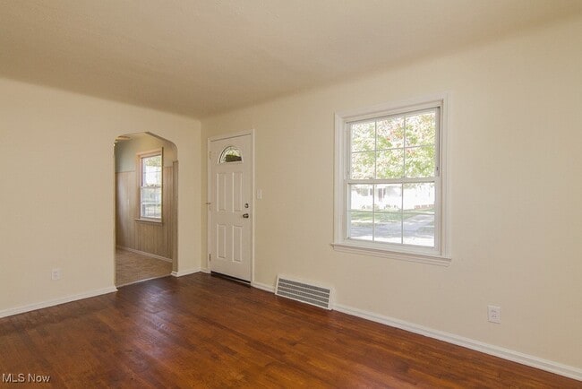 Building Photo - 15312 Benhoff Dr