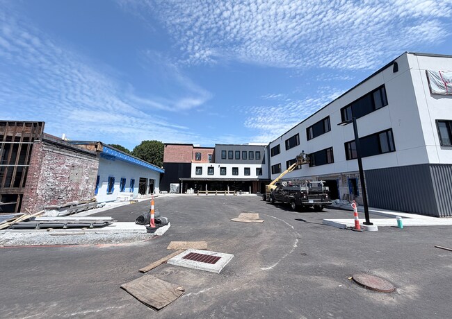 Building Photo - 345 Main St