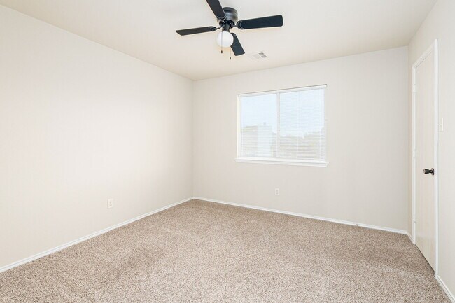 Building Photo - 2119 Oleander Way