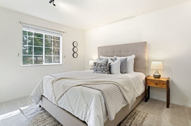 Building Photo - Beautiful Renovated Home in Excellent School District, Sammamish!