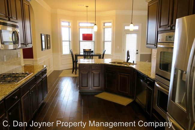 Building Photo - 119 Versilia Ln