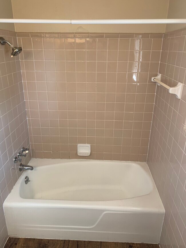 Building Photo - 701 Hybiscus Ln