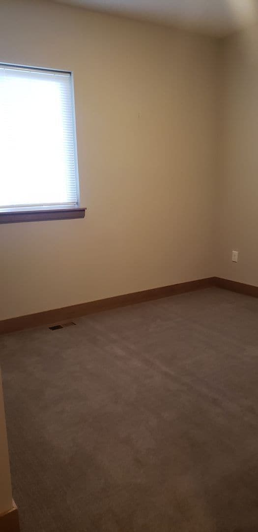 Building Photo - 1404 E 6th St