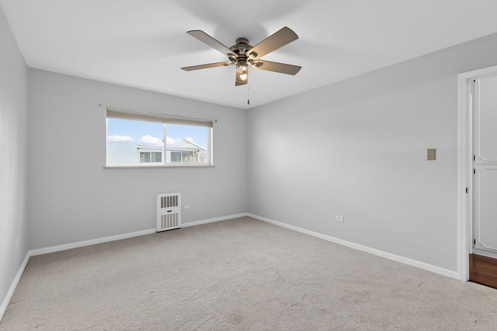 Building Photo - 2262 S Vly Hwy