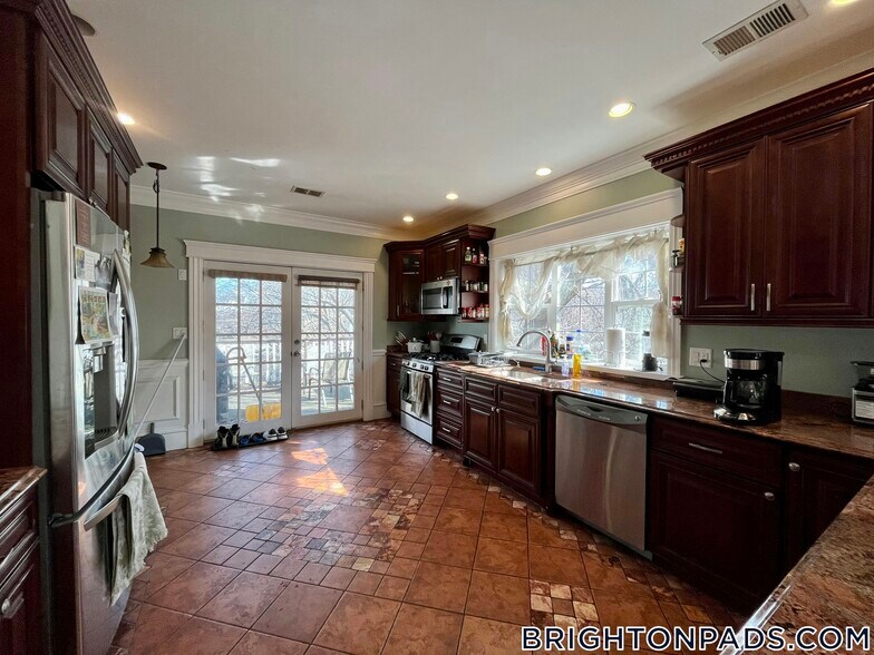 Building Photo - 127 Nonantum St