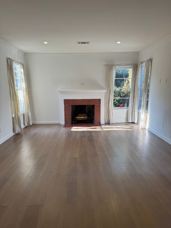 Building Photo - 838 14th St