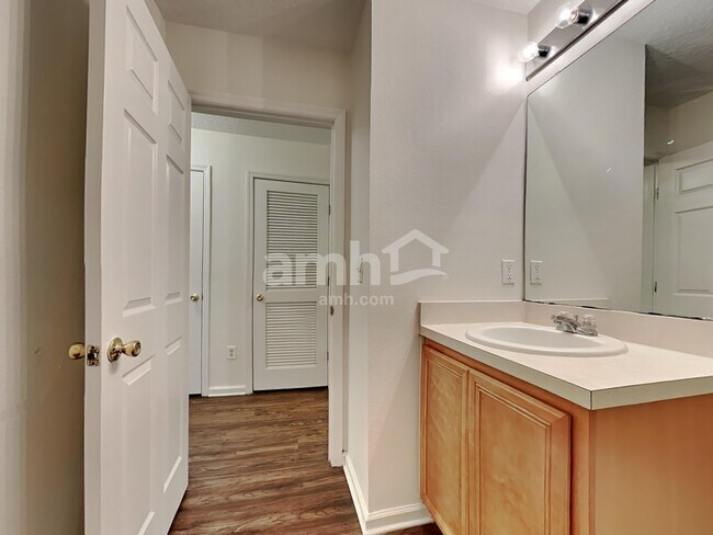 Building Photo - 2260 Brian Lakes Dr E