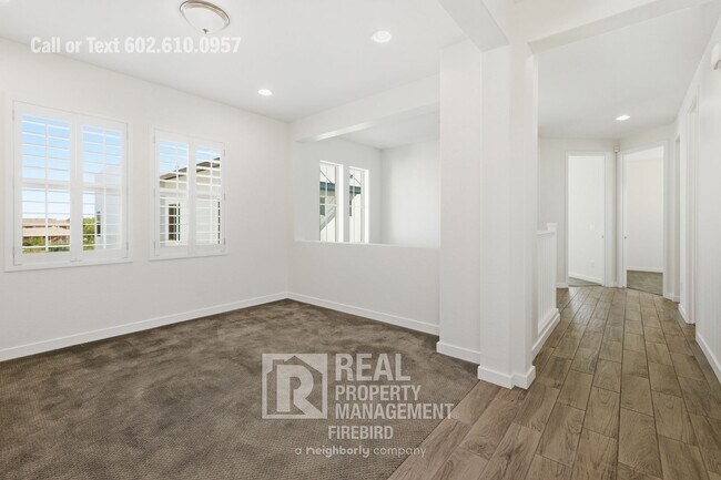 Building Photo - 2342 W Gloria Ln