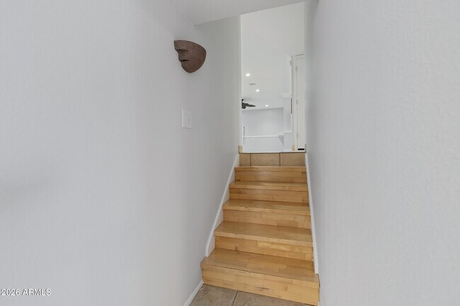 Building Photo - 1627 E Fremont Dr