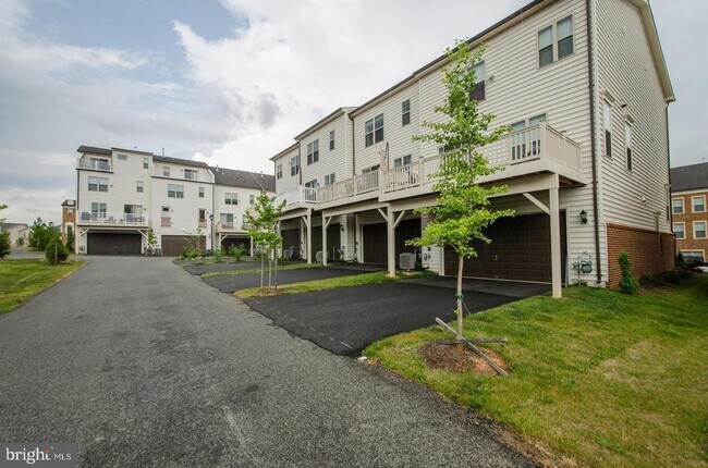 Building Photo - 13226 Deer Highlands Way