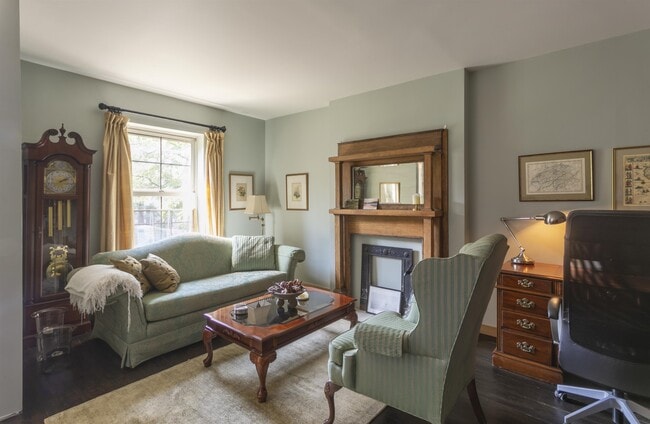 Building Photo - 154 Sussex St