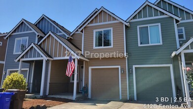 Building Photo - *Half Off First Month!* Stylish and Modern...